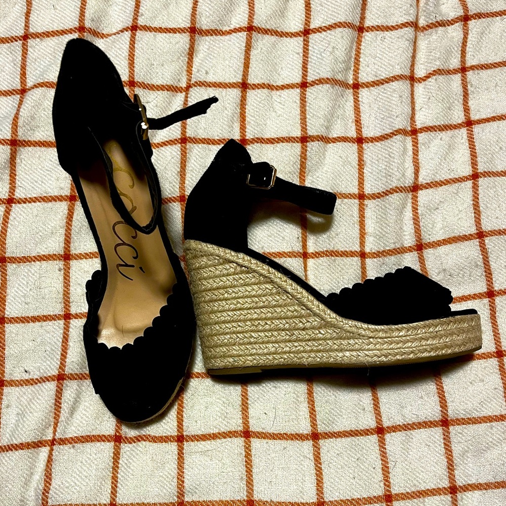 Wedged heel shoes